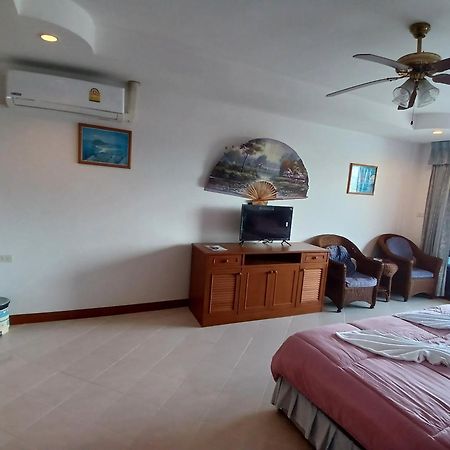 Aksarai Hotel Patong Luaran gambar