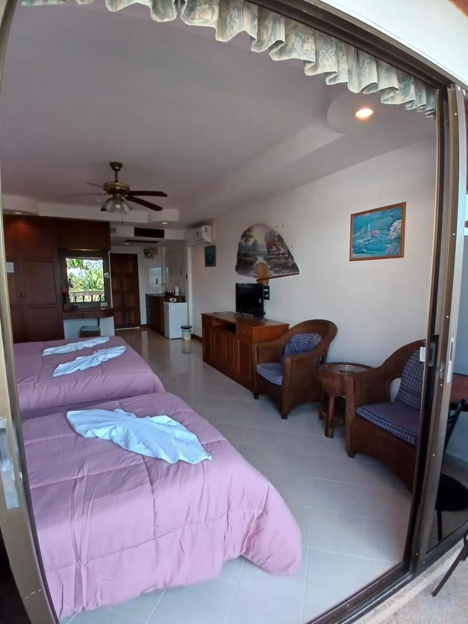 Aksarai Hotel Patong Luaran gambar
