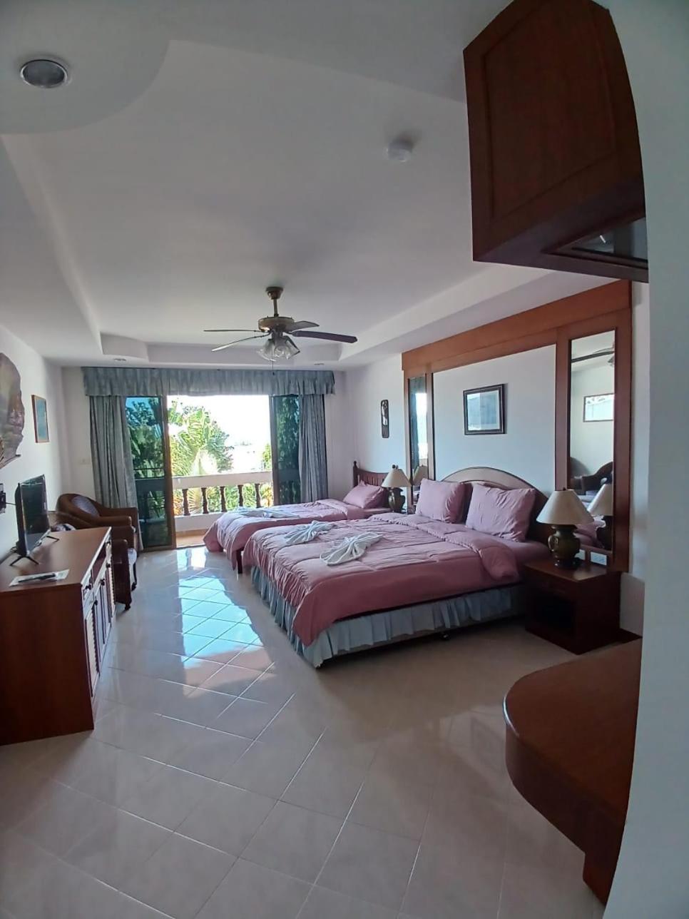 Aksarai Hotel Patong Luaran gambar