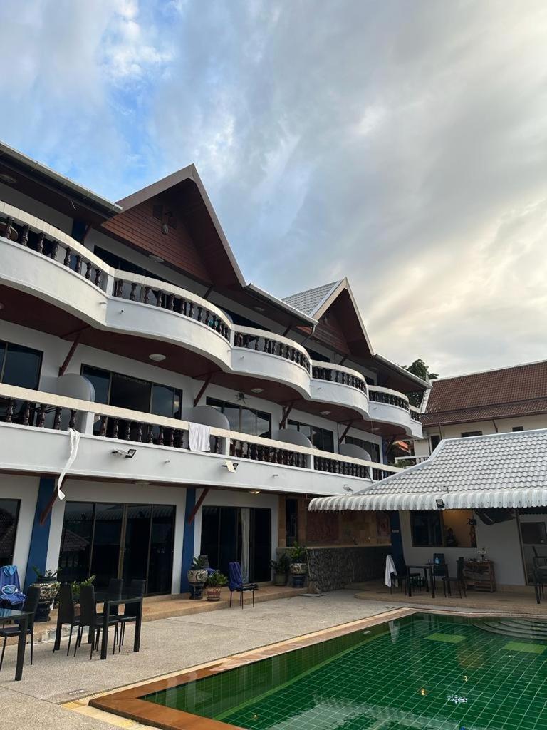 Aksarai Hotel Patong Luaran gambar