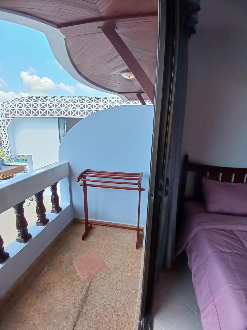 Aksarai Hotel Patong Luaran gambar