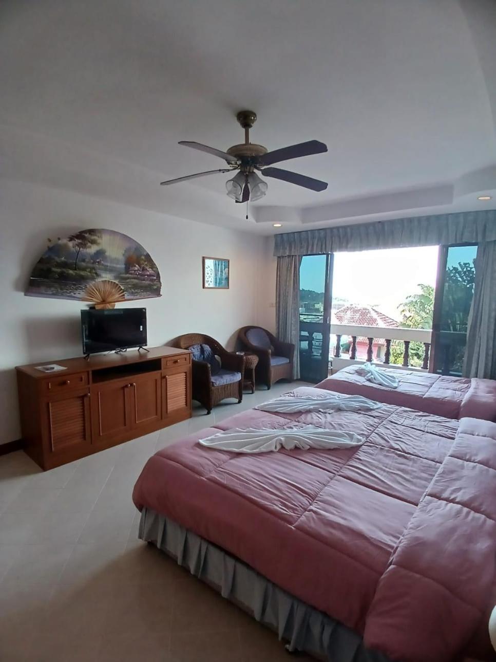 Aksarai Hotel Patong Luaran gambar