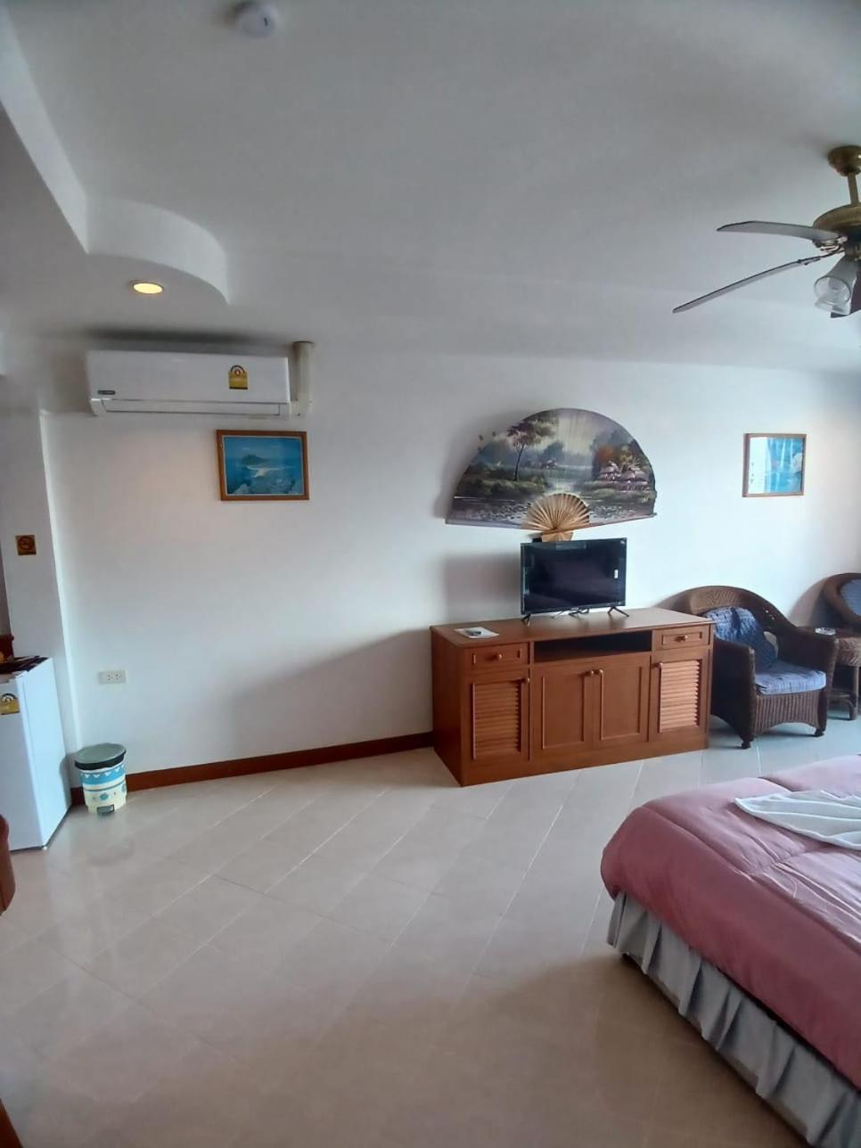 Aksarai Hotel Patong Luaran gambar