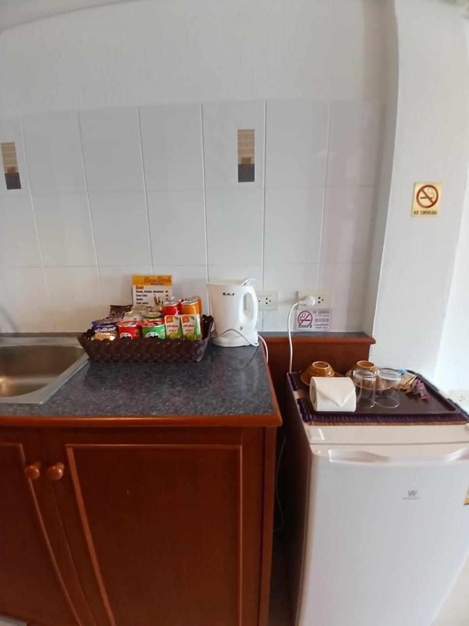 Aksarai Hotel Patong Luaran gambar