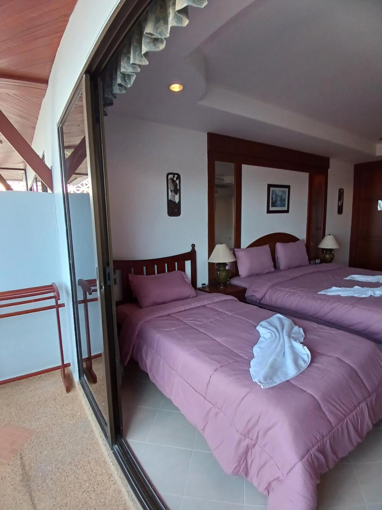 Aksarai Hotel Patong Luaran gambar