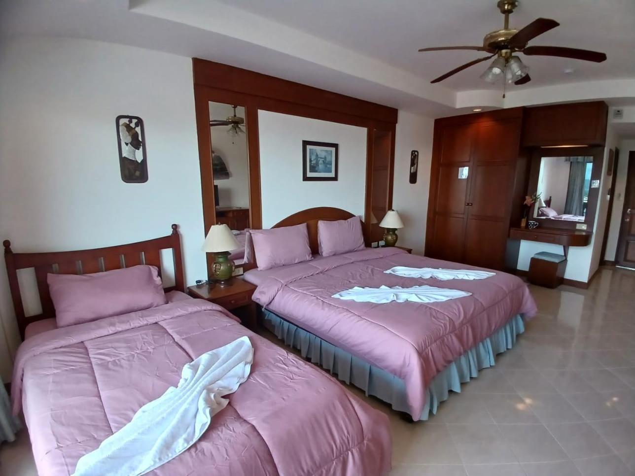 Aksarai Hotel Patong Luaran gambar