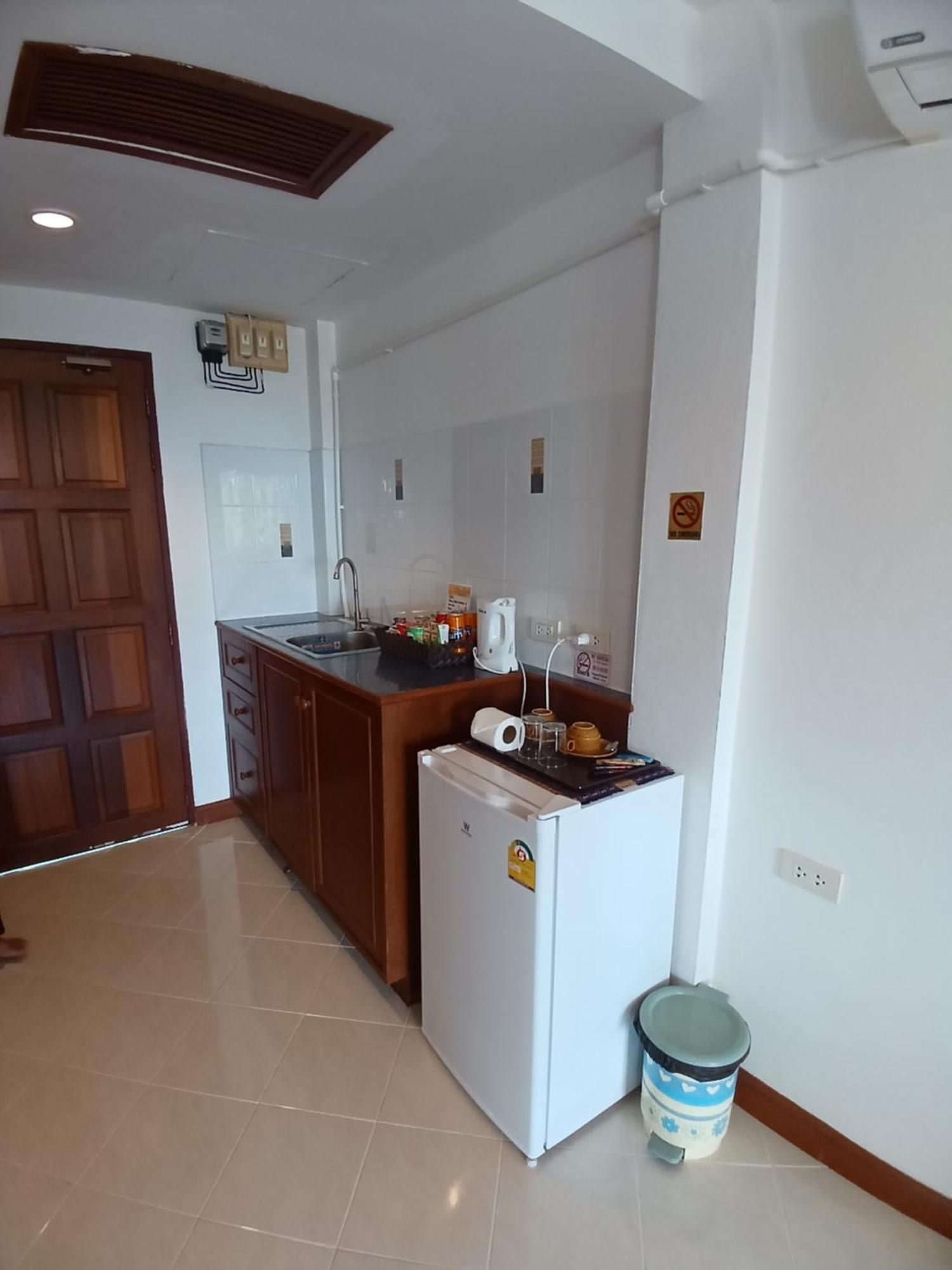 Aksarai Hotel Patong Luaran gambar