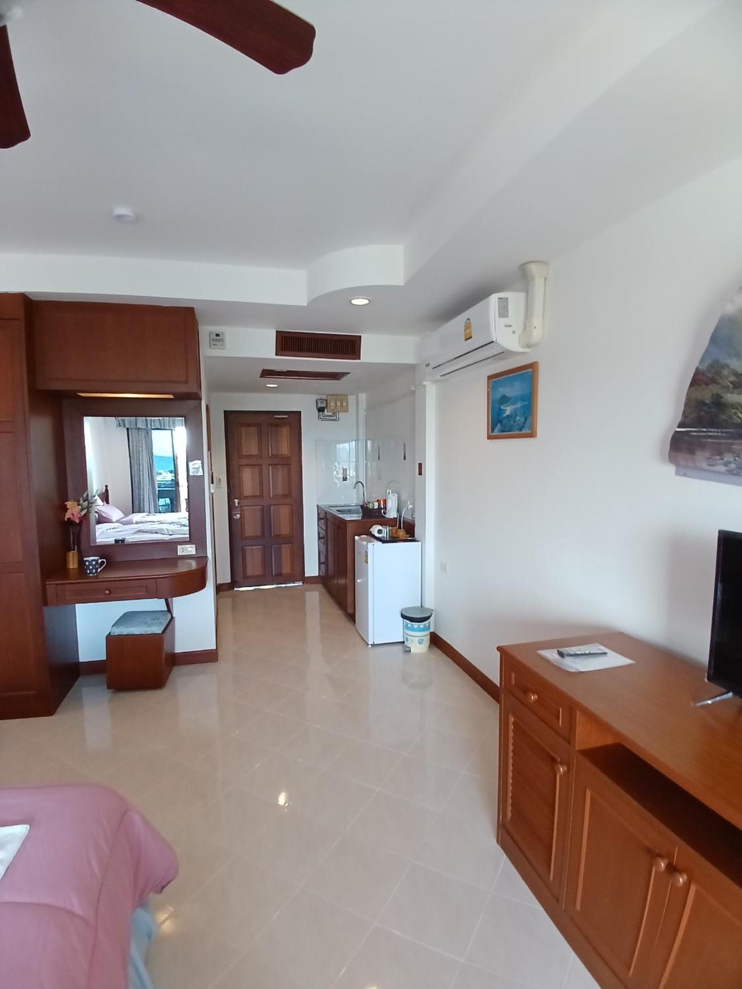 Aksarai Hotel Patong Luaran gambar