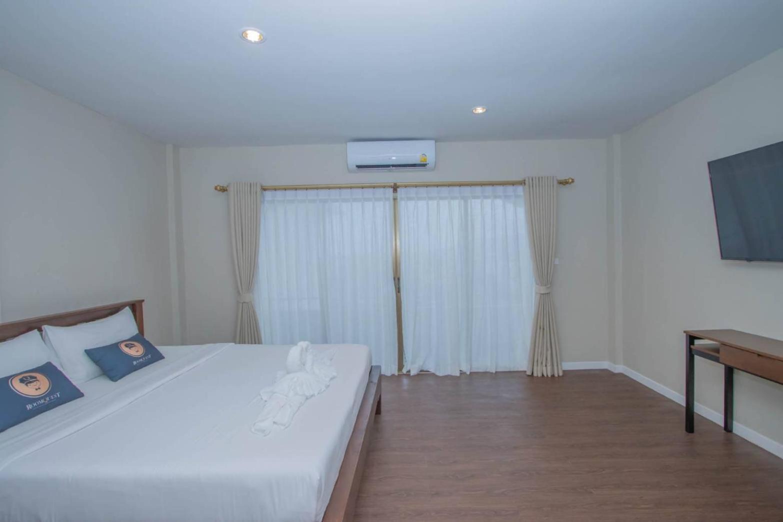 Aksarai Hotel Patong Luaran gambar